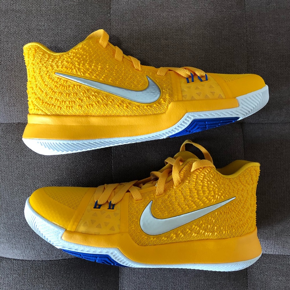 Nike kyrie 3 Mac and cheese GS 6.5Y